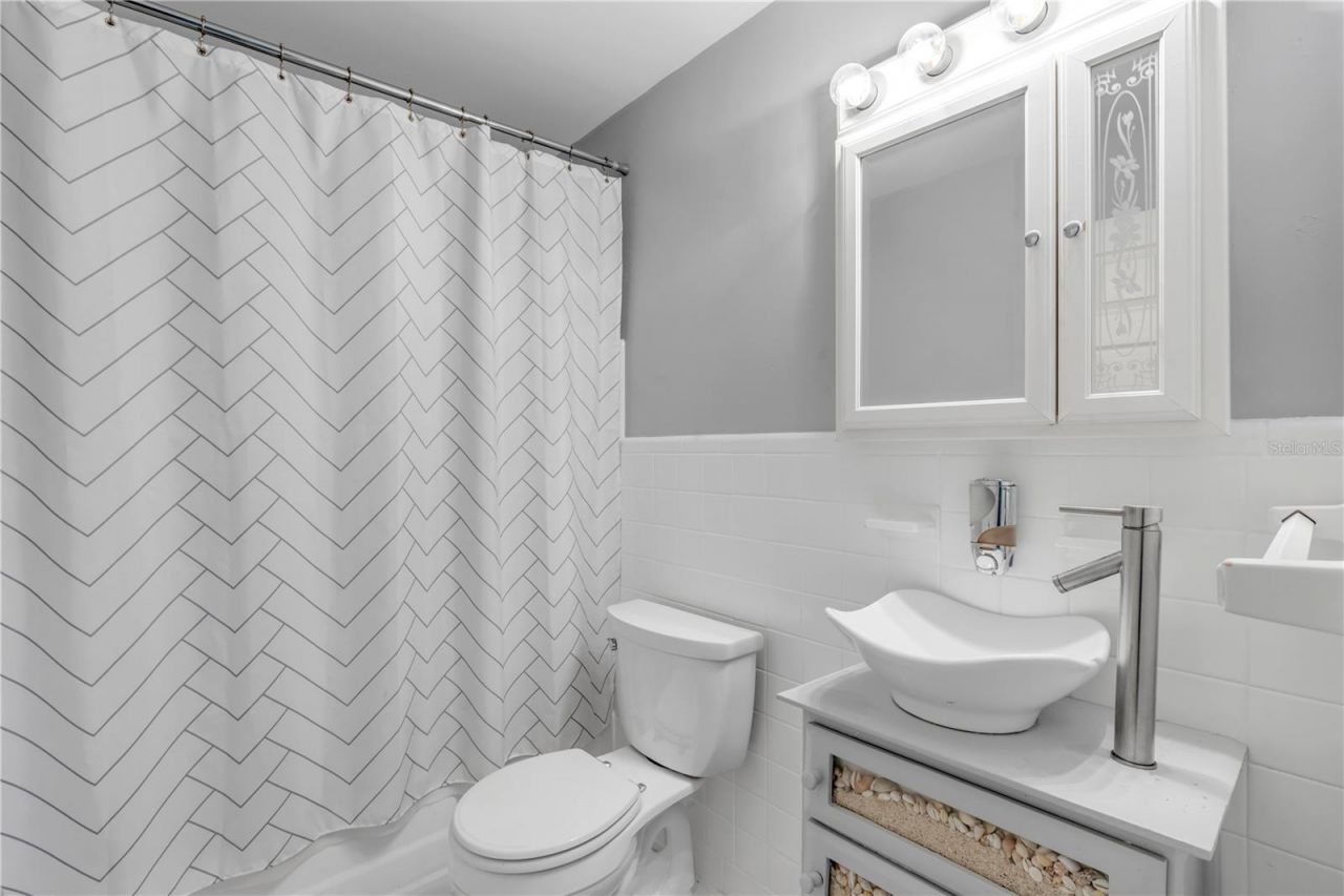 921 E 2nd Avenue, New Smyrna Beach, FL 32169 Photo