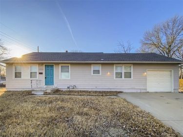 11426 Applewood Drive, Kansas City, MO 64134