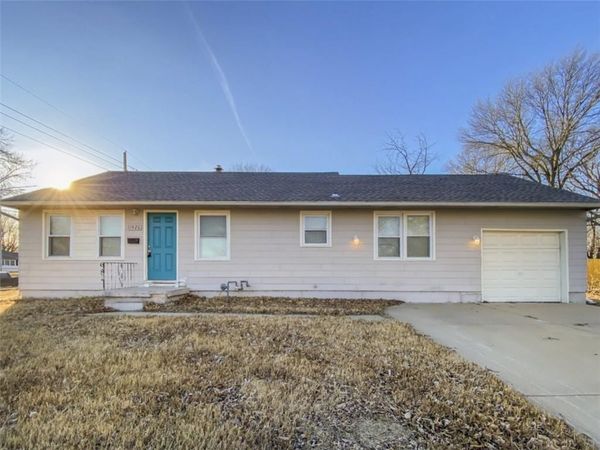 11426 Applewood Drive, Kansas City, MO 64134