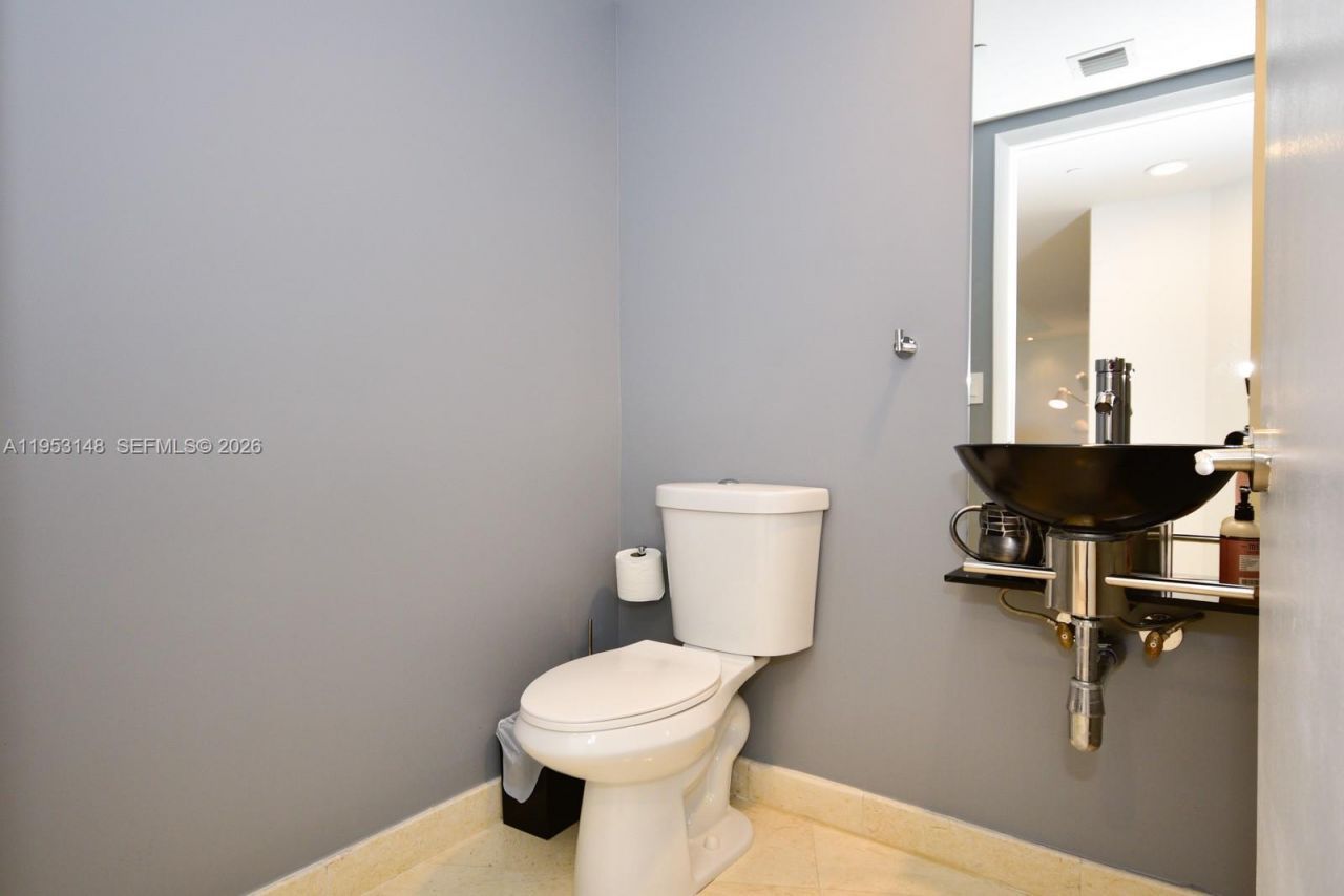 17201 Collins Ave, Unit 707, Sunny Isles Beach, FL 33160 Photo