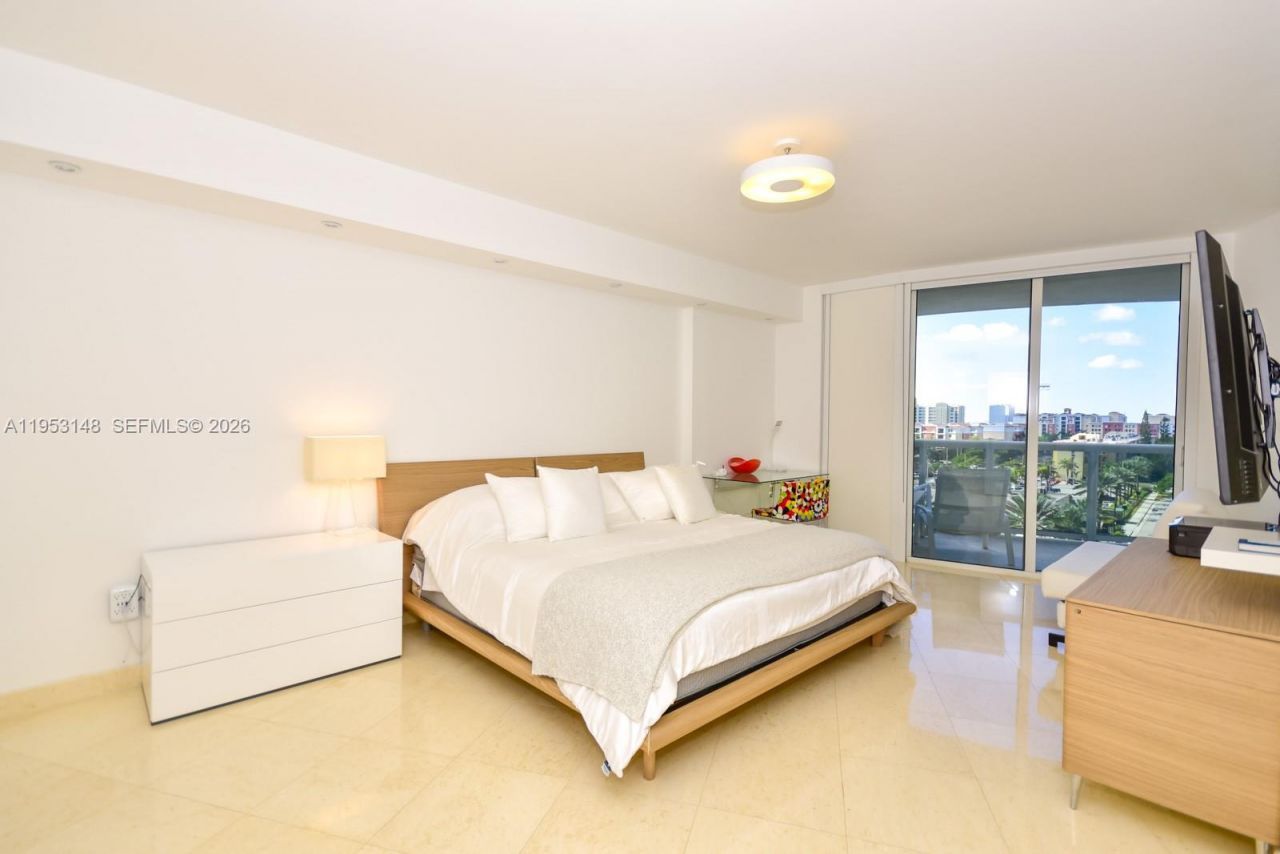 17201 Collins Ave, Unit 707, Sunny Isles Beach, FL 33160 Photo