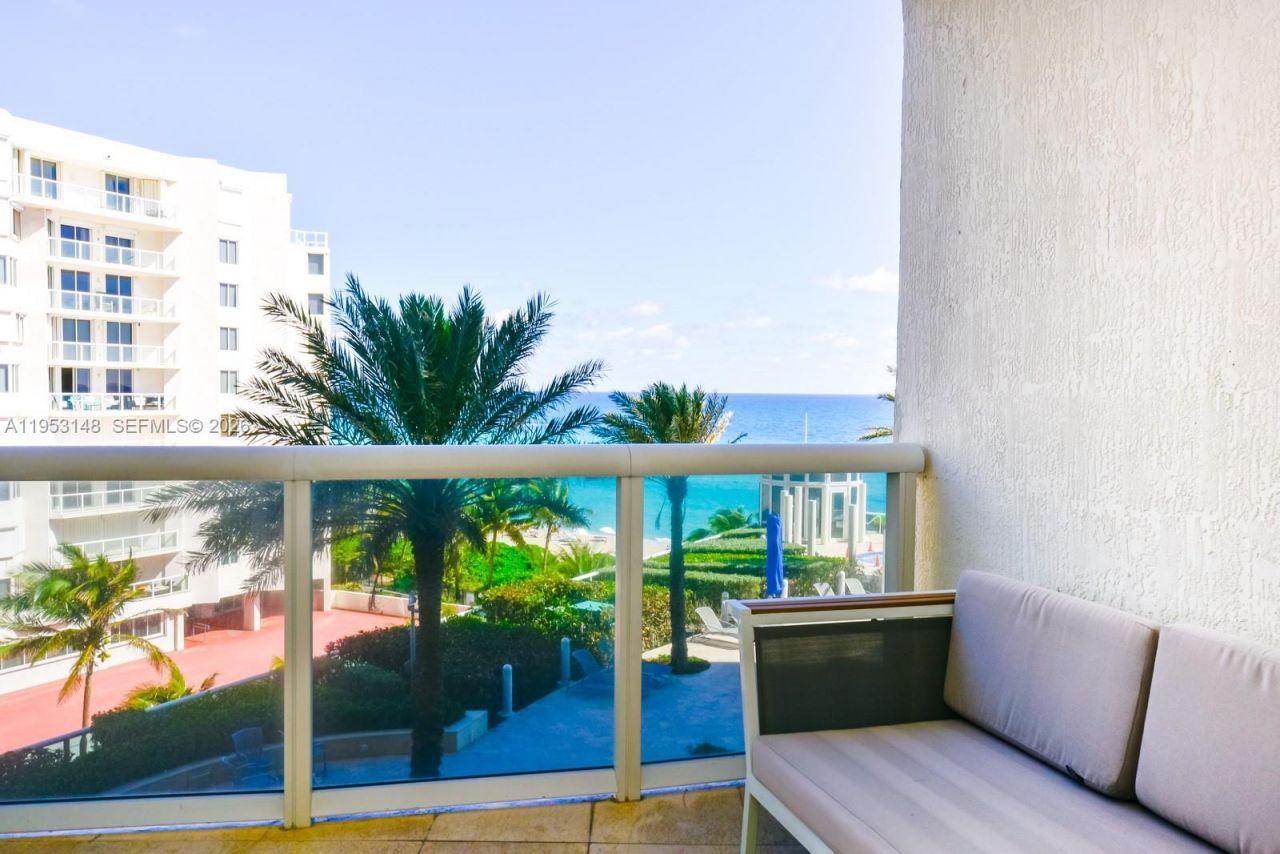 17201 Collins Ave, Unit 707, Sunny Isles Beach, FL 33160 Photo