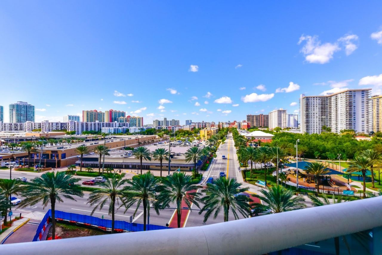 17201 Collins Ave, Unit 707, Sunny Isles Beach, FL 33160 Photo