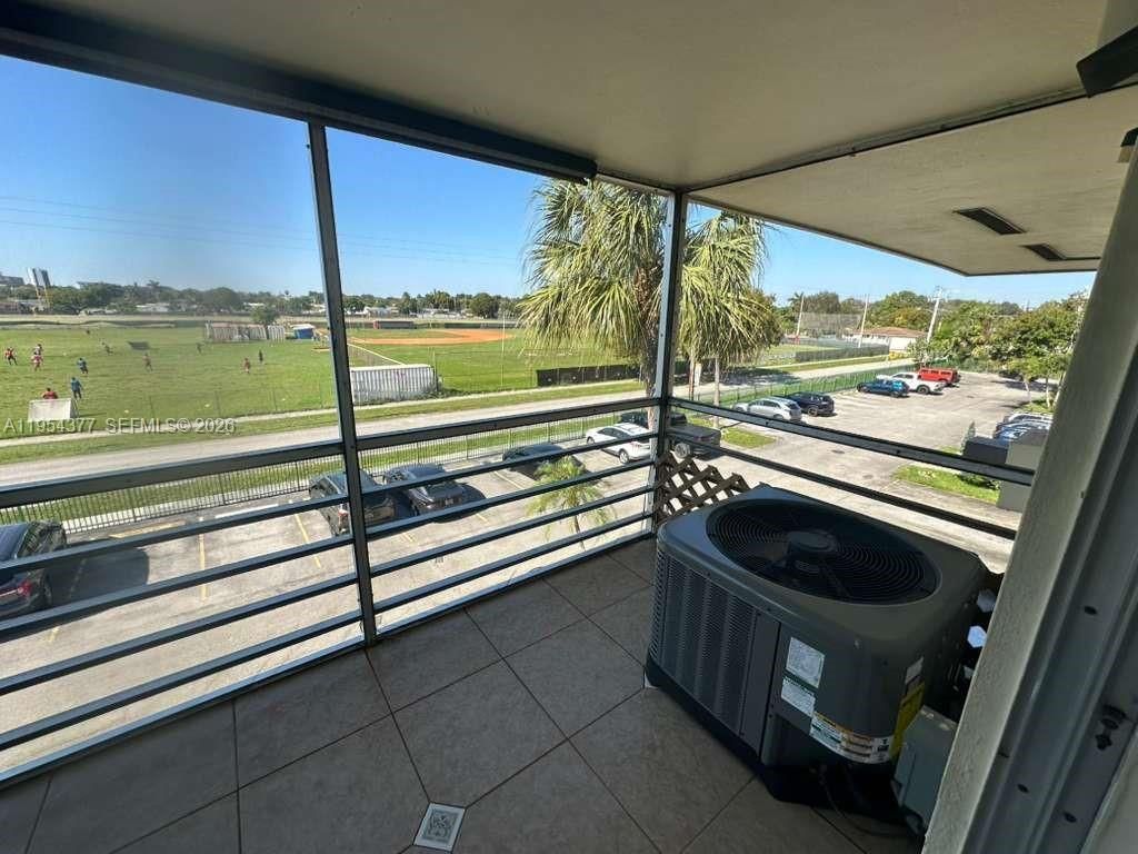 17001 NE 13th Ave, Unit 314, Miami, FL 33162 Photo
