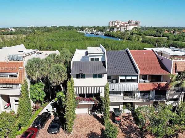 6114 Paradise Point Dr , Palmetto Bay, FL 33157