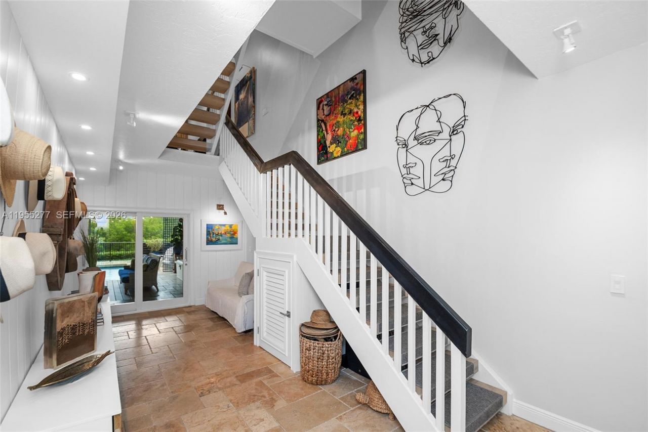 6114 Paradise Point Dr , Palmetto Bay, FL 33157 Photo