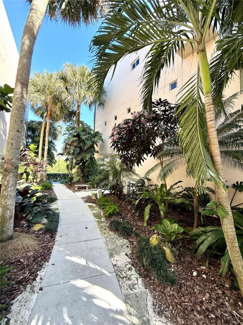 6114 Paradise Point Dr , Palmetto Bay, FL 33157 Photo