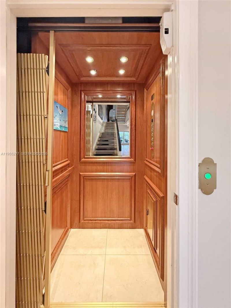 6114 Paradise Point Dr , Palmetto Bay, FL 33157 Photo