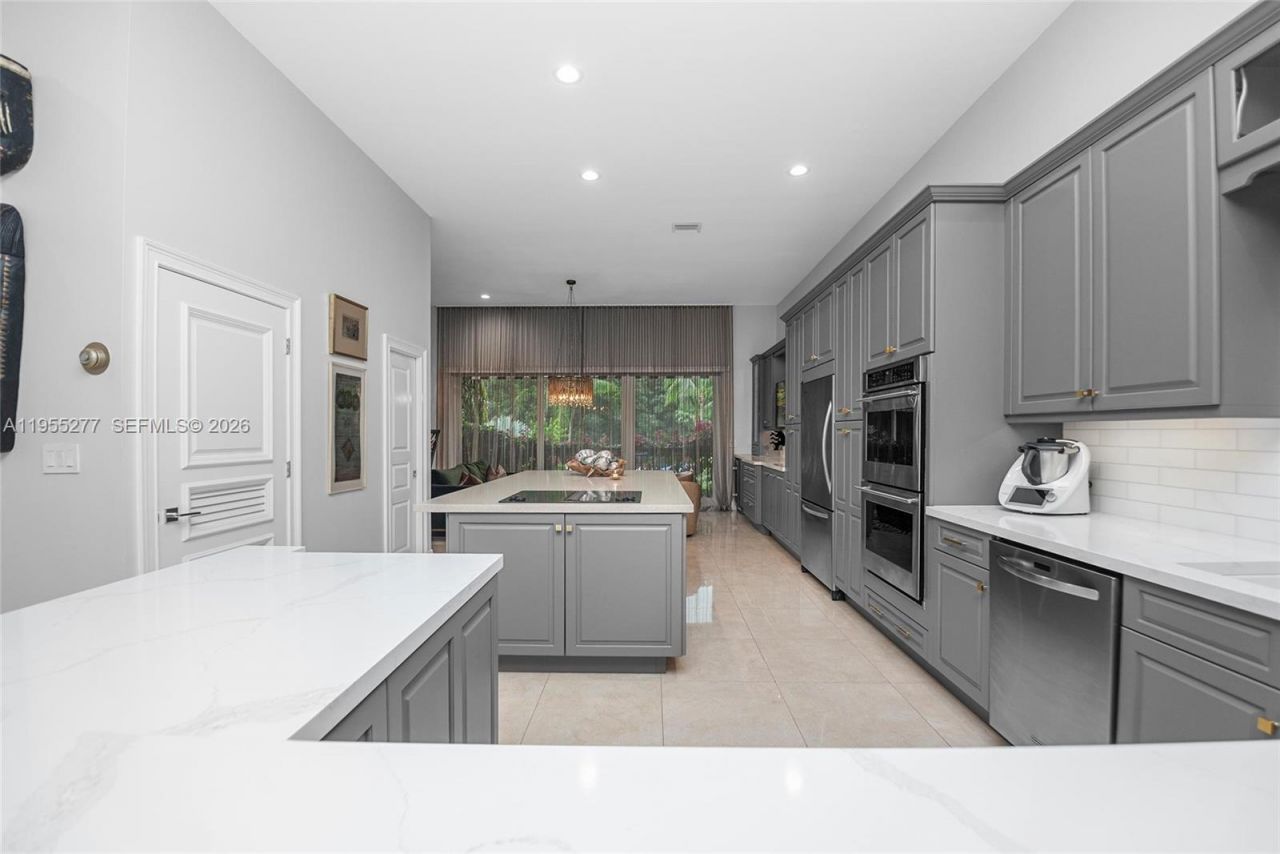 6114 Paradise Point Dr , Palmetto Bay, FL 33157 Photo