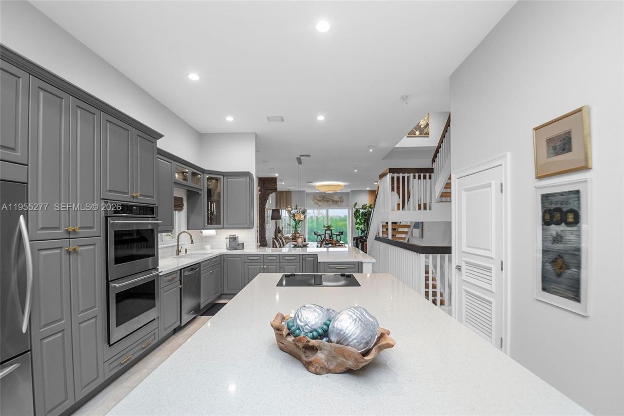 6114 Paradise Point Dr , Palmetto Bay, FL 33157 Photo