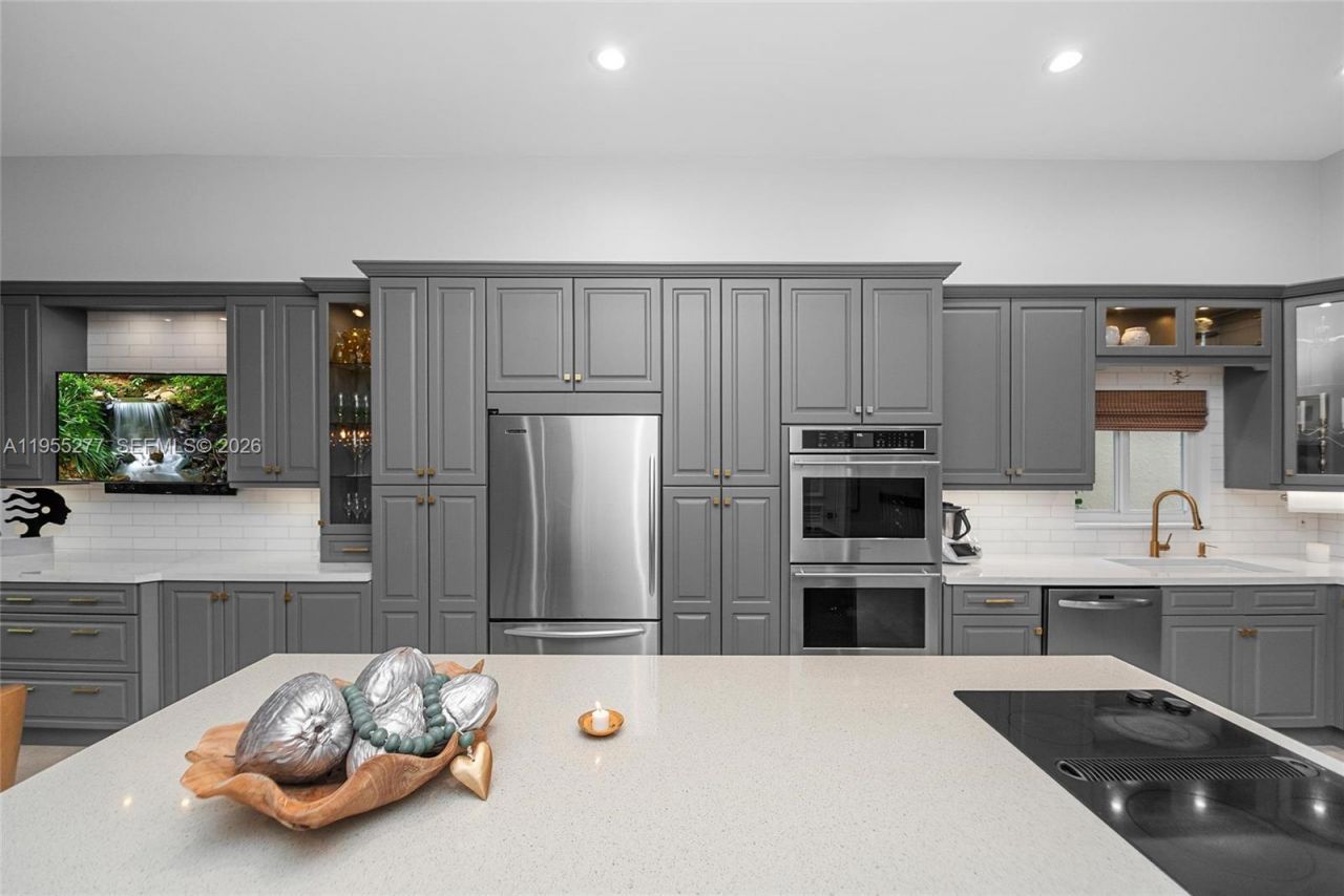 6114 Paradise Point Dr , Palmetto Bay, FL 33157 Photo