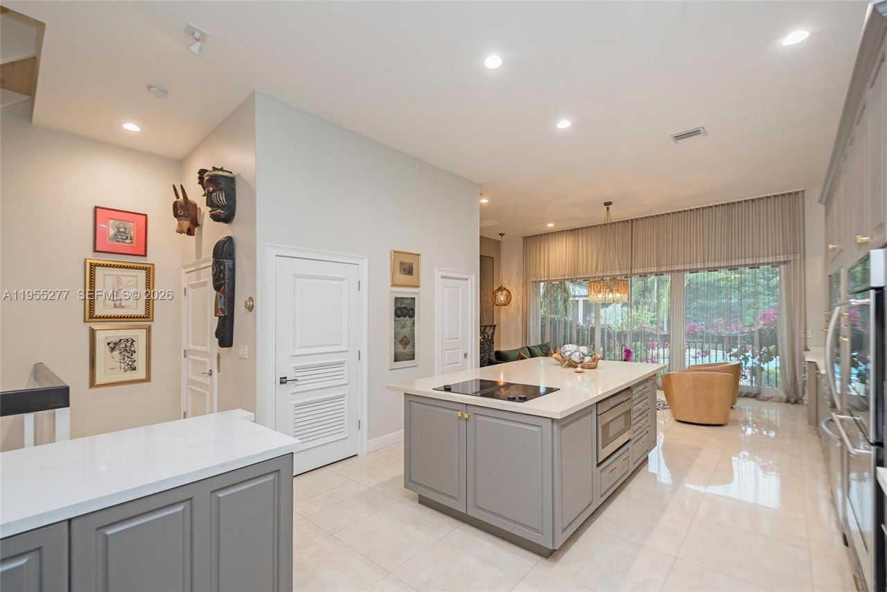 6114 Paradise Point Dr , Palmetto Bay, FL 33157 Photo