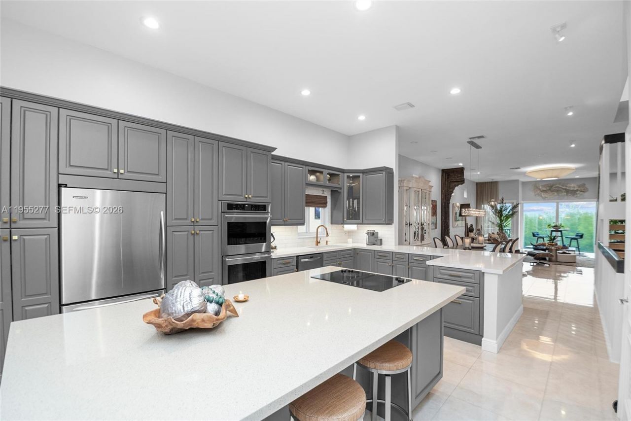 6114 Paradise Point Dr , Palmetto Bay, FL 33157 Photo