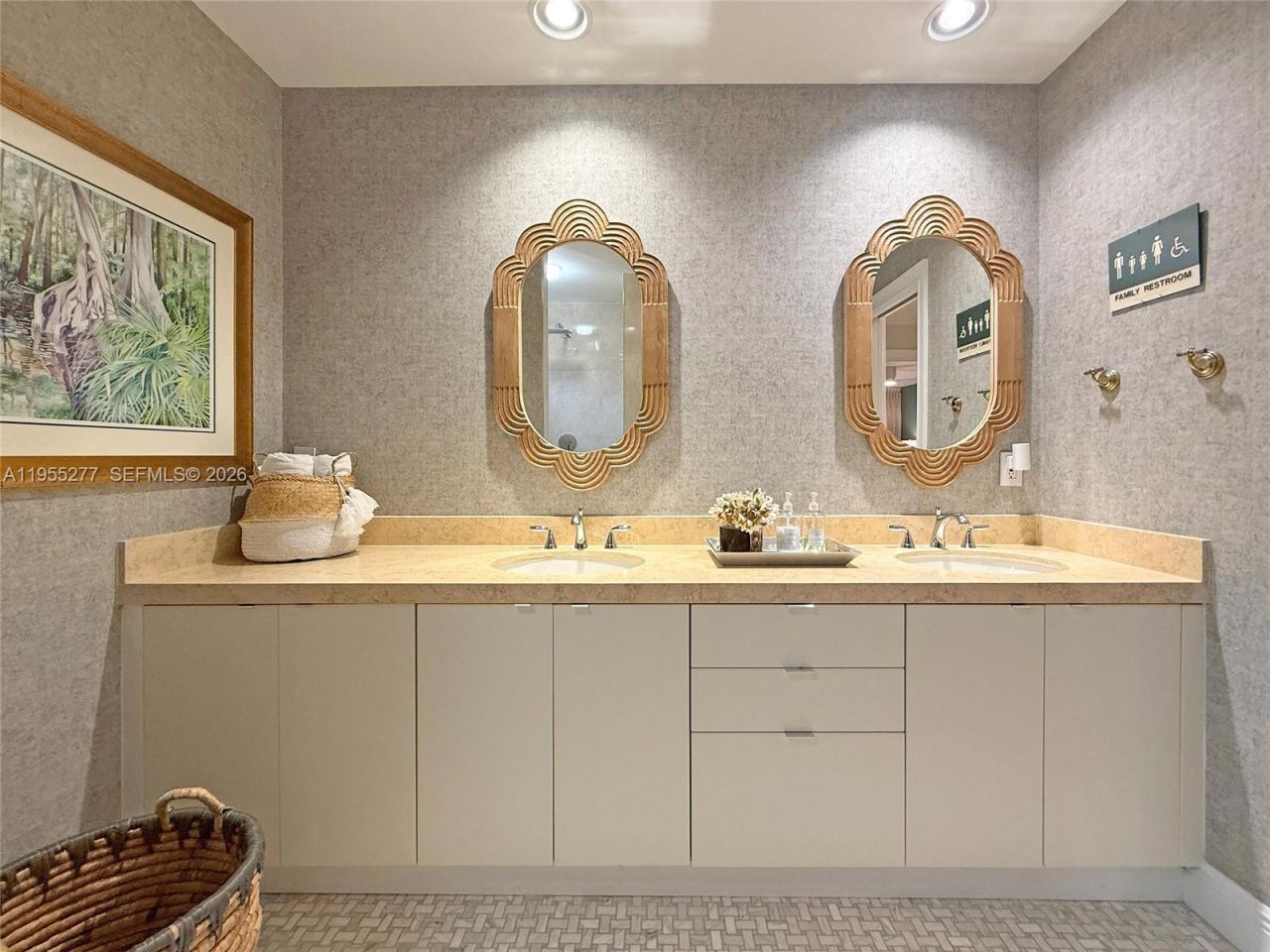 6114 Paradise Point Dr , Palmetto Bay, FL 33157 Photo