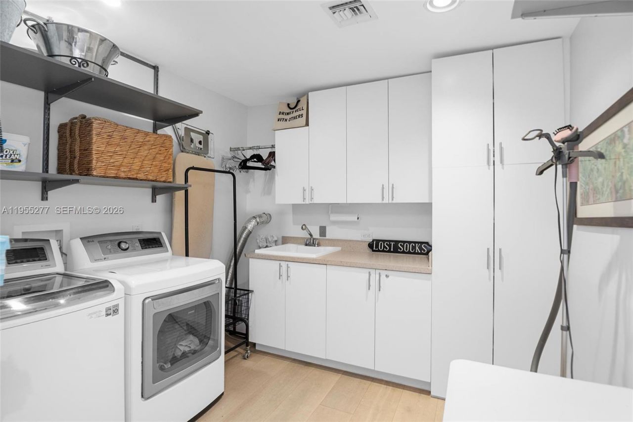 6114 Paradise Point Dr , Palmetto Bay, FL 33157 Photo