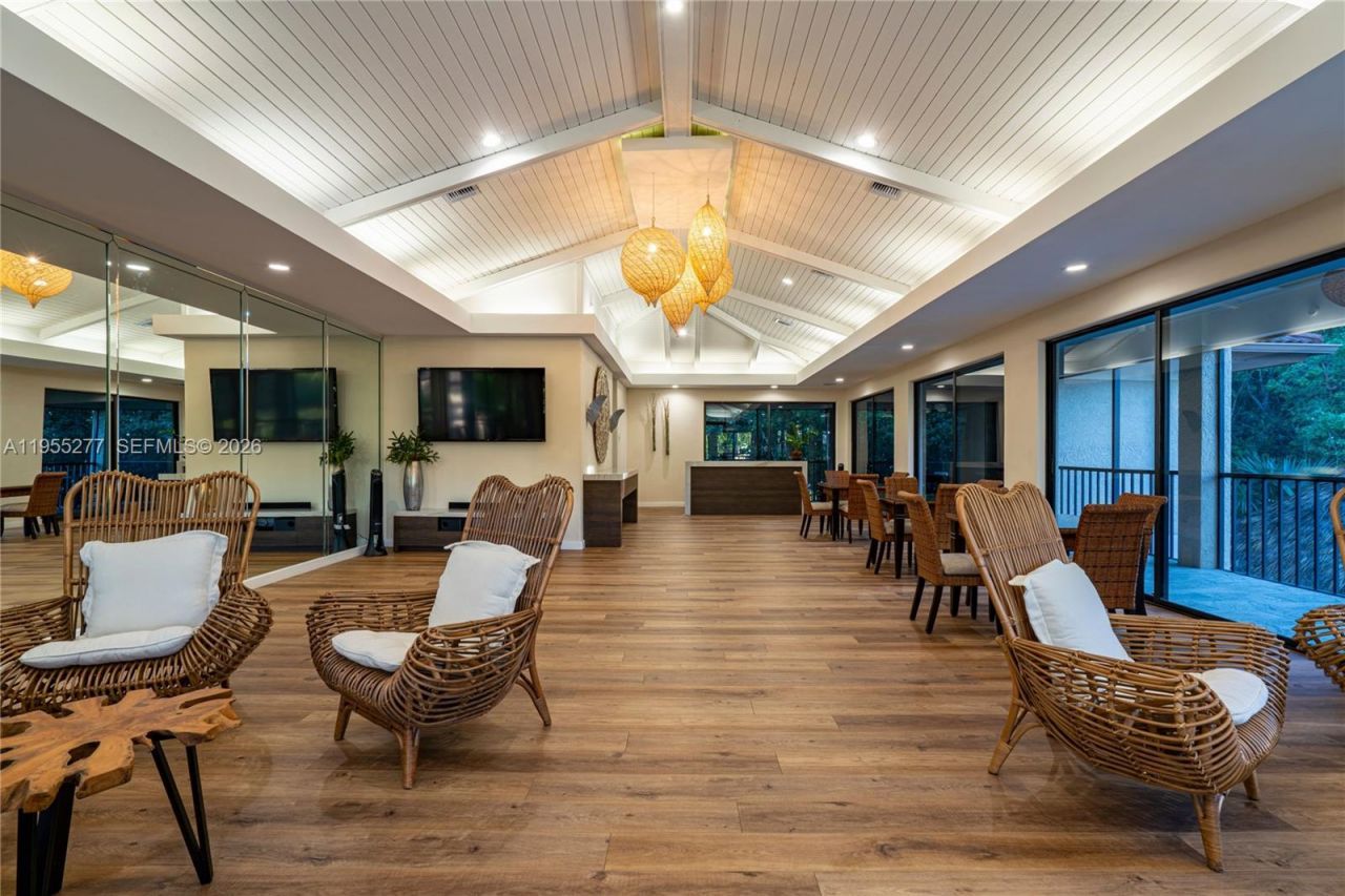 6114 Paradise Point Dr , Palmetto Bay, FL 33157 Photo