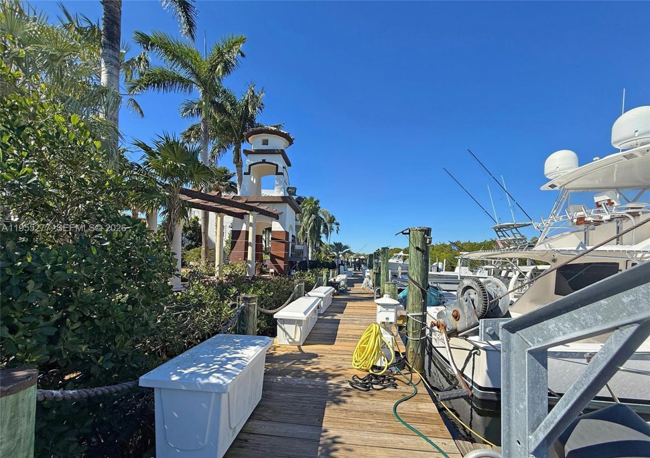 6114 Paradise Point Dr , Palmetto Bay, FL 33157 Photo