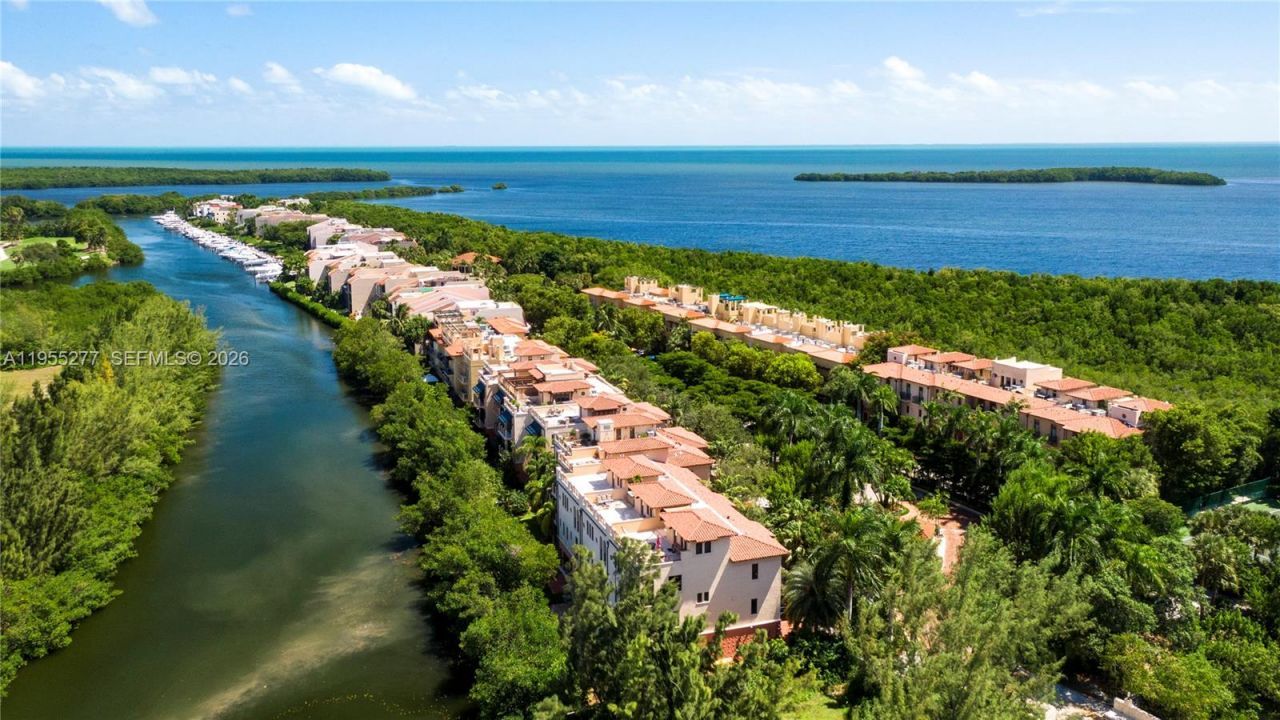 6114 Paradise Point Dr , Palmetto Bay, FL 33157 Photo