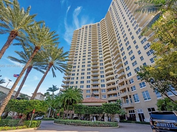 19501 W Country Club Dr, Unit 2206, Aventura, FL 33180