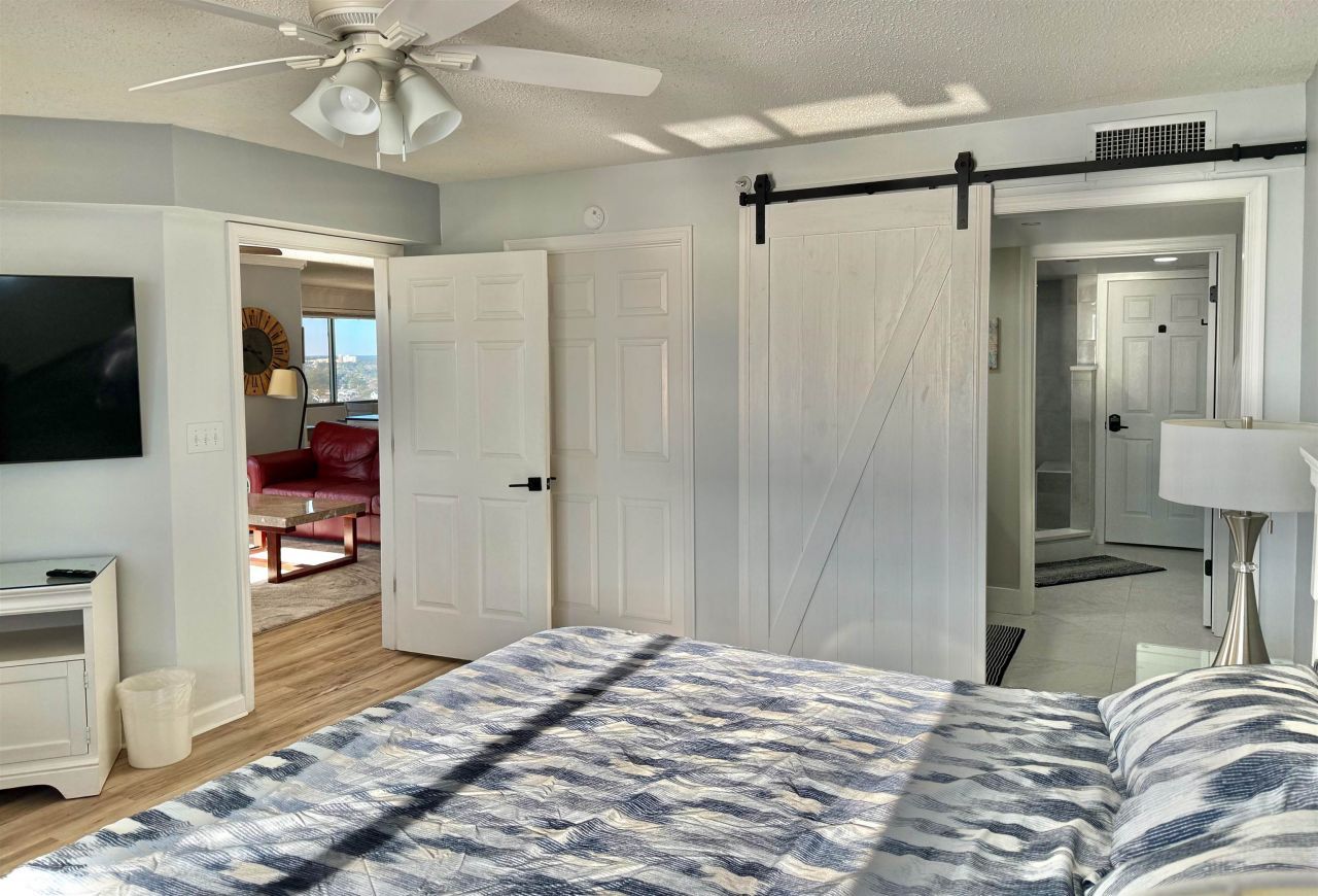 8560 Queensway Blvd. Photo 23