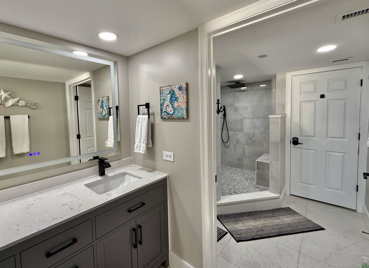 8560 Queensway Blvd. Photo 26