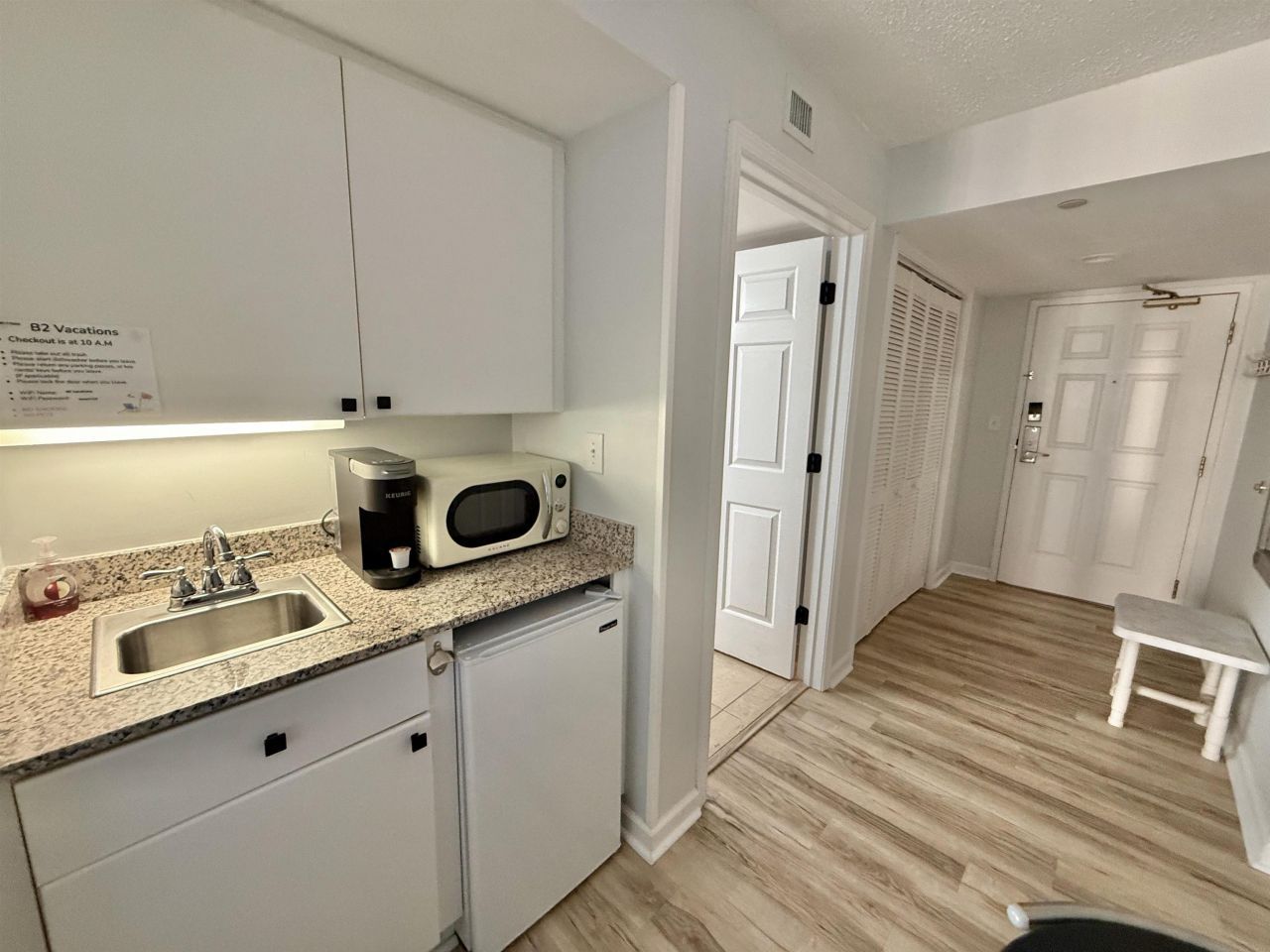 8560 Queensway Blvd. Photo 36