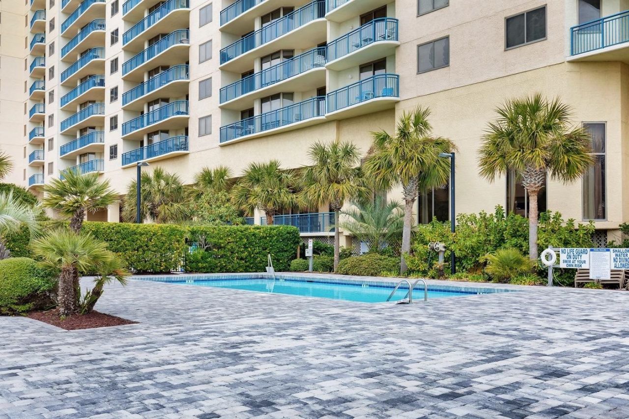 8560 Queensway Blvd. Photo 40