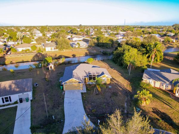 2091 SW Castinet Lane, Port St. Lucie, FL 34953