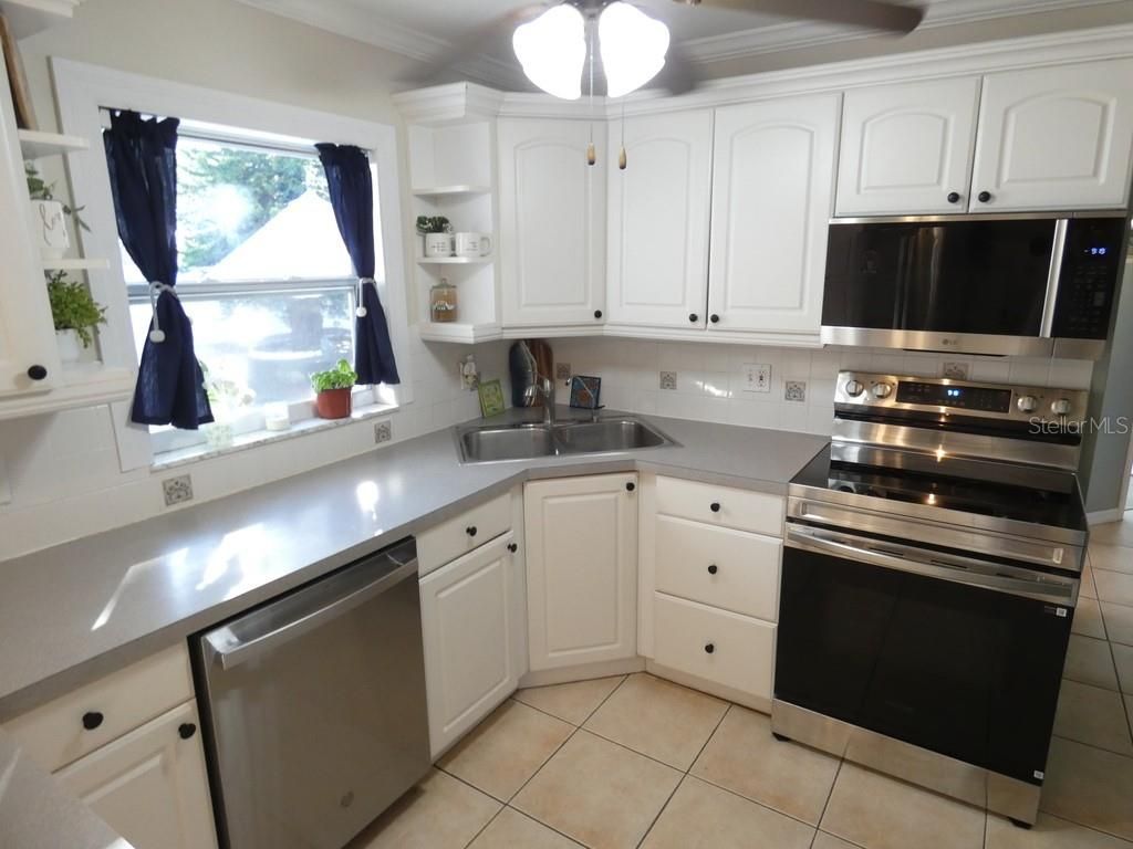 1751 El Trinidad Drive E, Clearwater, FL 33759 Photo