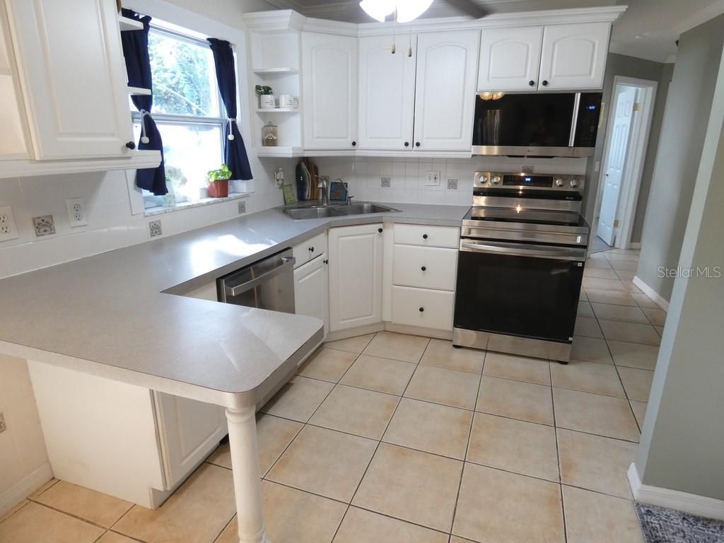 1751 El Trinidad Drive E, Clearwater, FL 33759 Photo