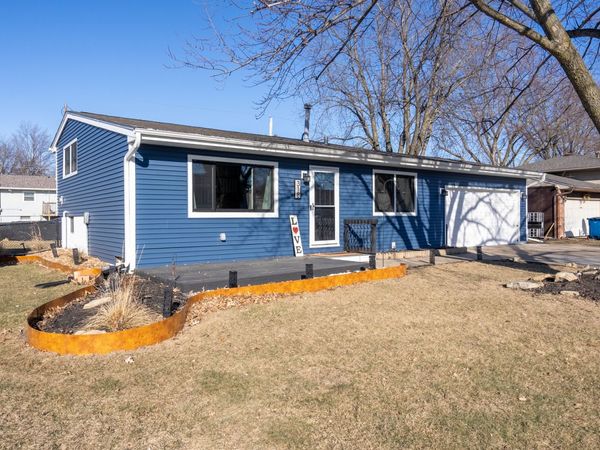 318 W Oak Street, Eldridge, IA 52748