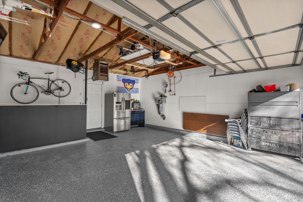 318 W Oak Street, Eldridge, IA 52748 Main Photo