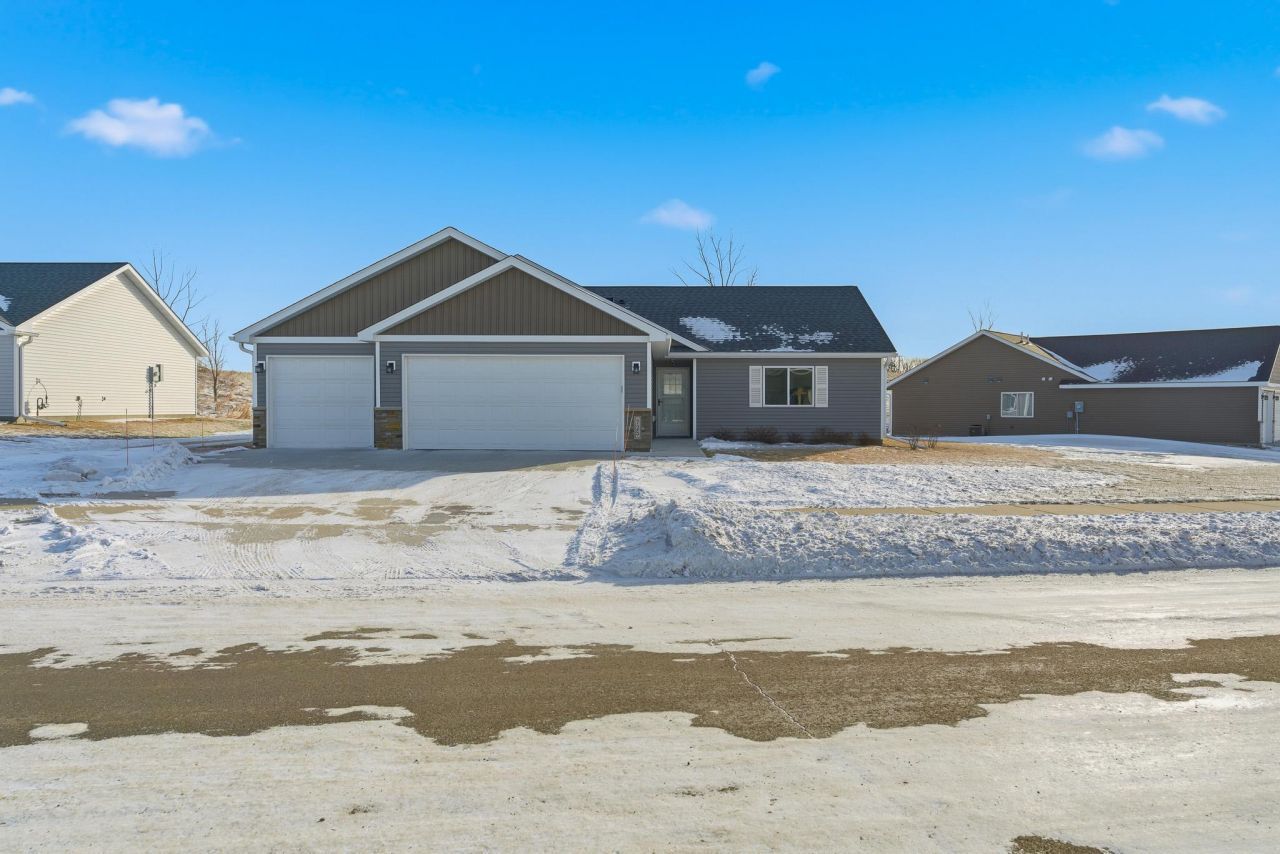 725 Northwood Drive, Janesville, MN 56048 Main Photo