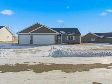 725 Northwood Drive, Janesville, MN 56048