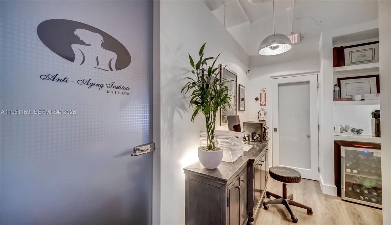 260 Crandon Blvd , Unit E18, Key Biscayne, FL 33149 Photo