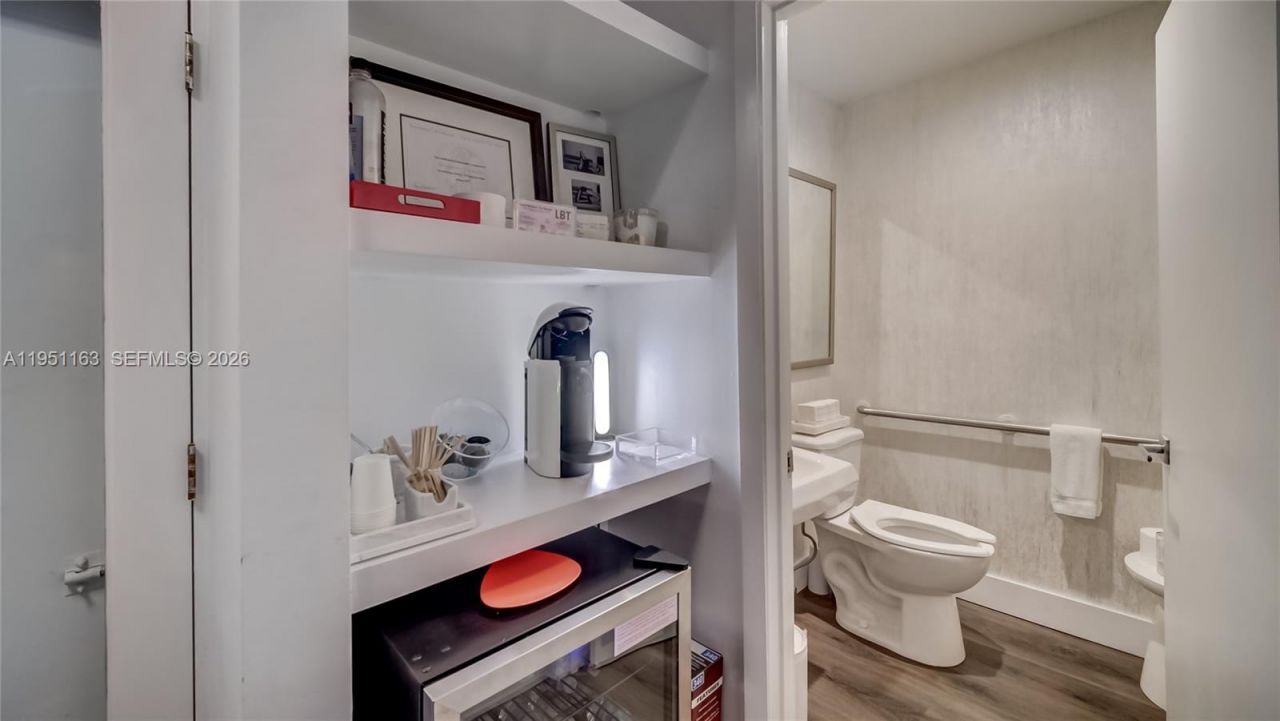 260 Crandon Blvd , Unit E18, Key Biscayne, FL 33149 Photo