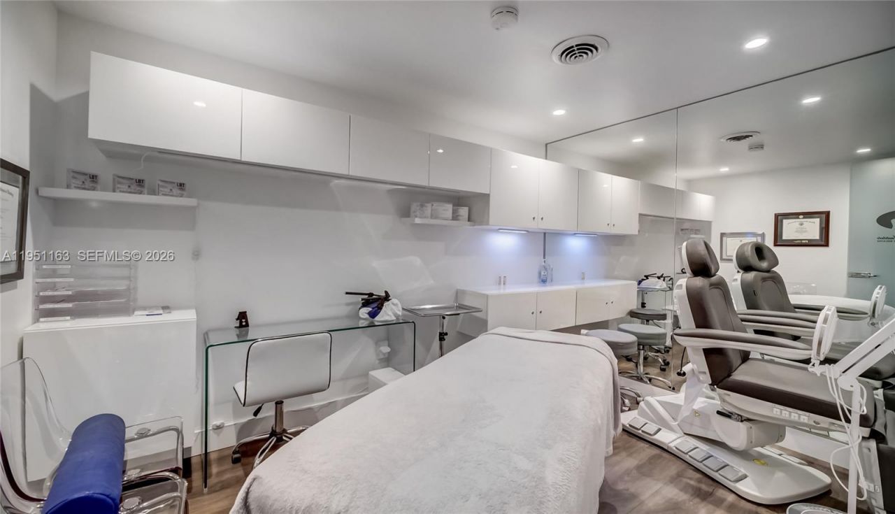 260 Crandon Blvd , Unit E18, Key Biscayne, FL 33149 Photo