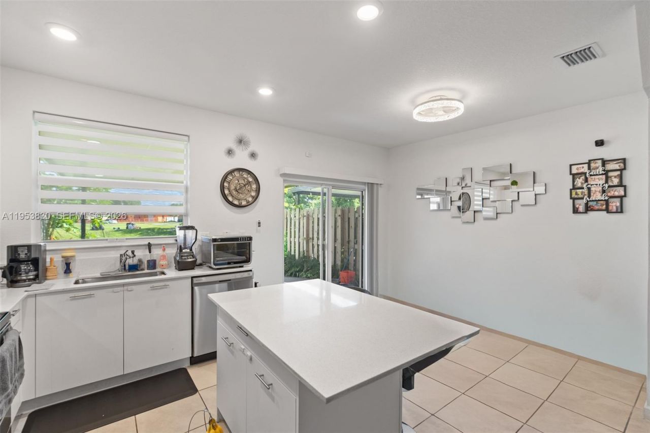 2313 NW 122nd Ter, Miami, FL 33167 Photo