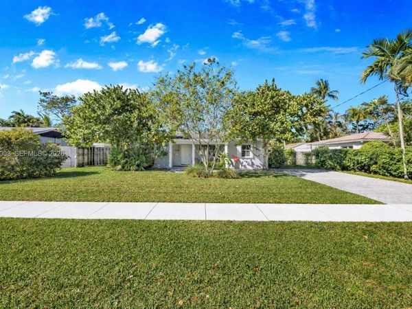 8230 SW 63rd Pl, Miami, FL 33143