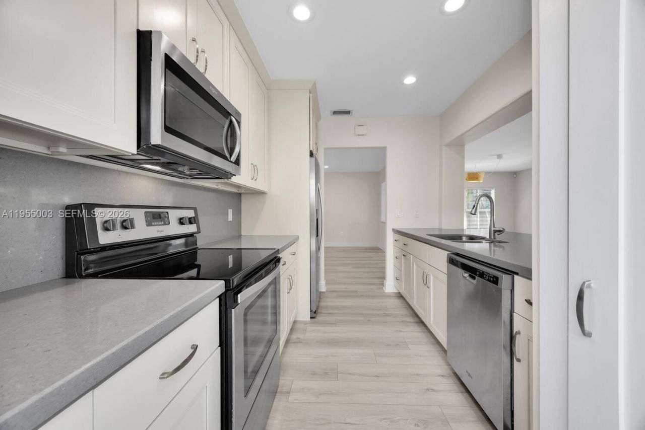 8230 SW 63rd Pl, Miami, FL 33143 Photo