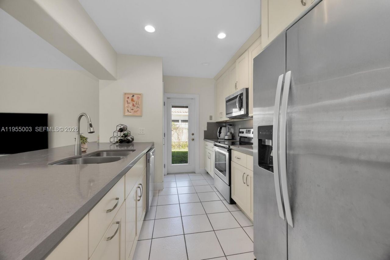 8230 SW 63rd Pl, Miami, FL 33143 Photo