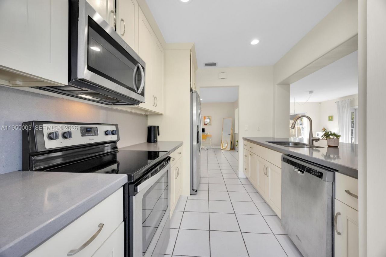 8230 SW 63rd Pl, Miami, FL 33143 Photo