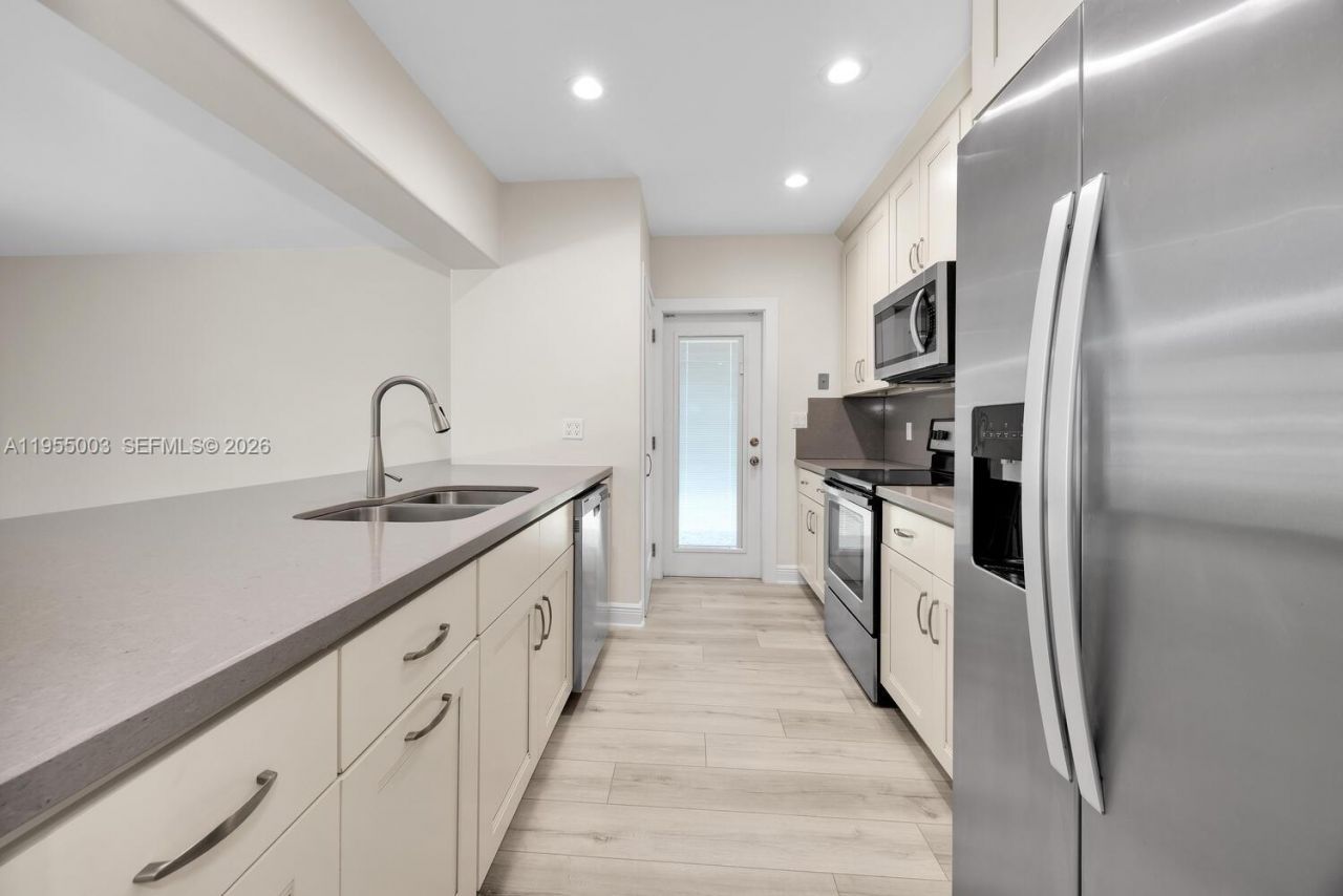 8230 SW 63rd Pl, Miami, FL 33143 Photo