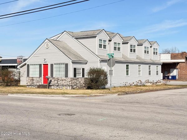 200 Henderson Drive, Jacksonville, NC 28540