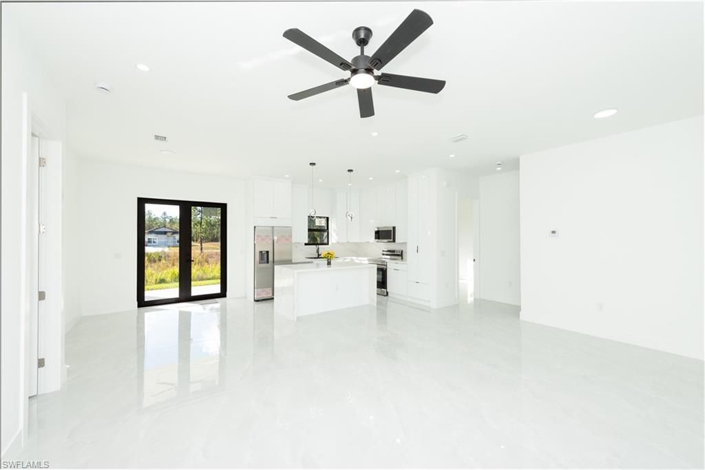 922 Sunrise Blvd, Lehigh Acres, FL 33974 Photo