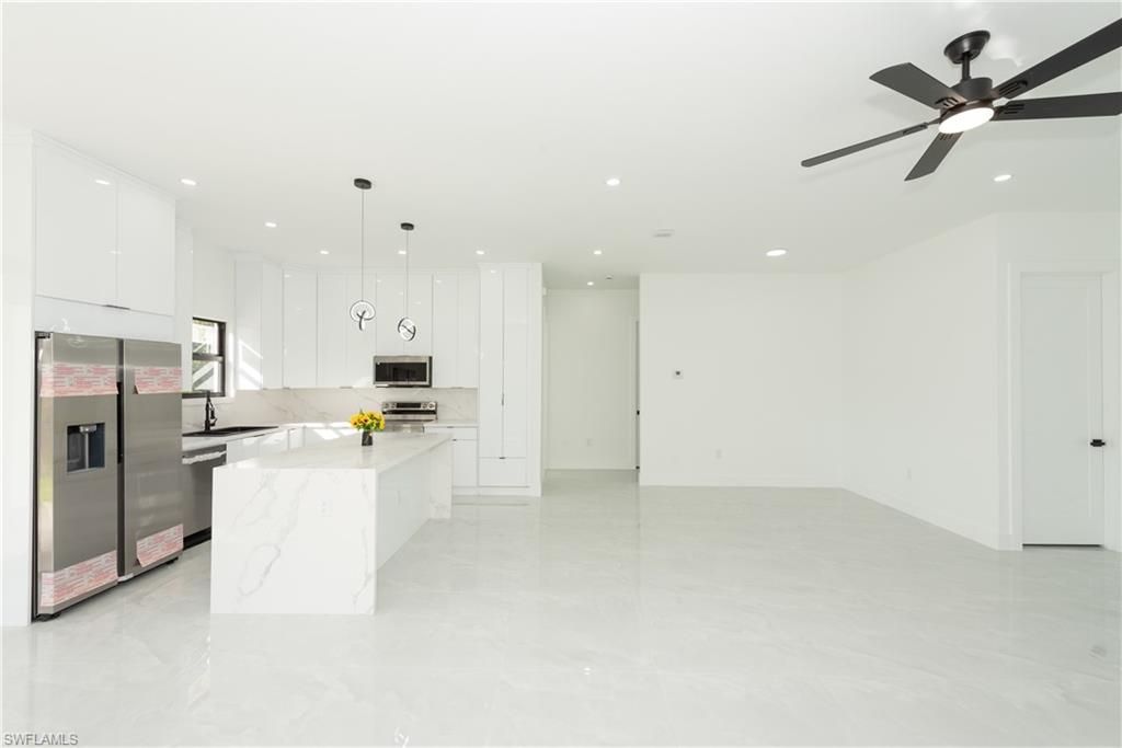 922 Sunrise Blvd, Lehigh Acres, FL 33974 Photo