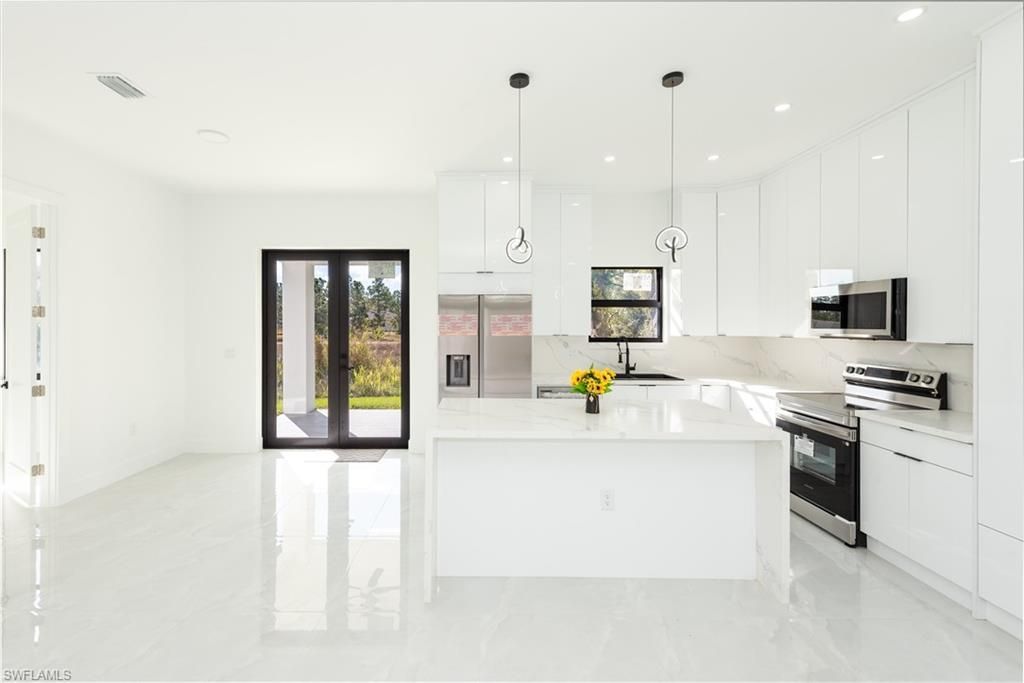 922 Sunrise Blvd, Lehigh Acres, FL 33974 Photo