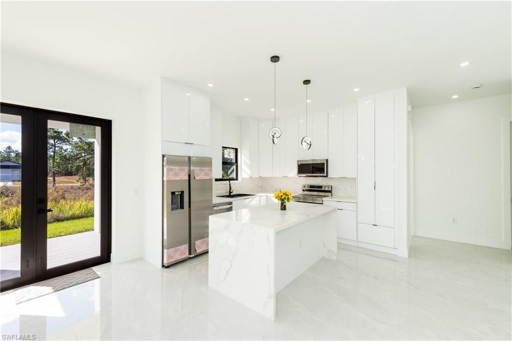 922 Sunrise Blvd, Lehigh Acres, FL 33974 Photo