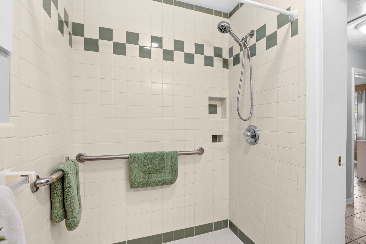 3676 Spruce Dr. Photo 16