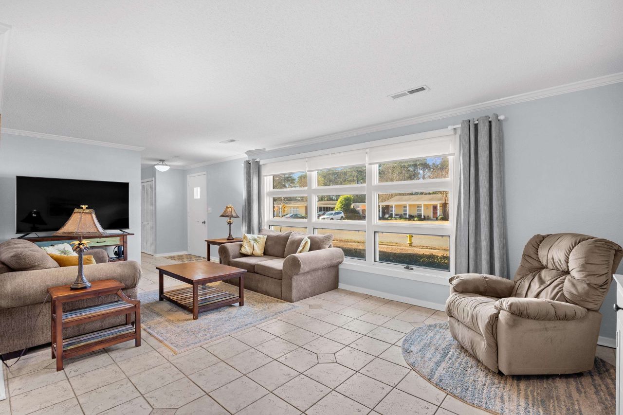 3676 Spruce Dr. Photo 4